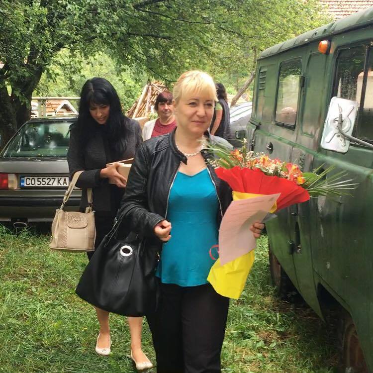 100-годишната баба Гюргена от Бракьовци посрещна гости от Община Годеч (СНИМКИ)