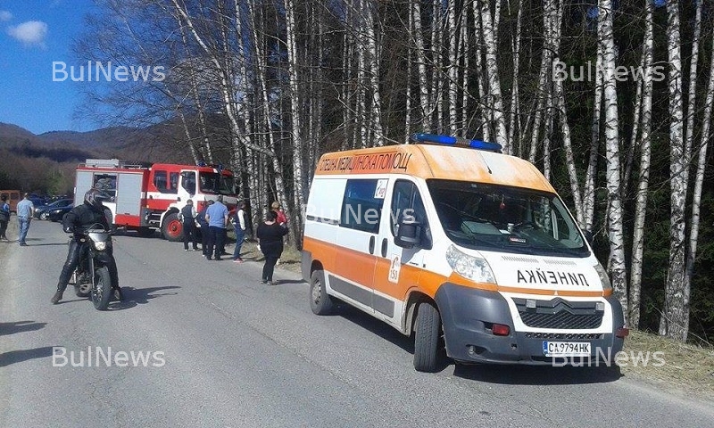 Тежка катастрофа край Гинци, мъж и жена берат душа
