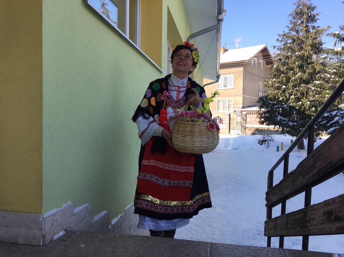 Баба Марта раздаде мартеници на всички малчугани в ДГ „Юрий Гагарин“