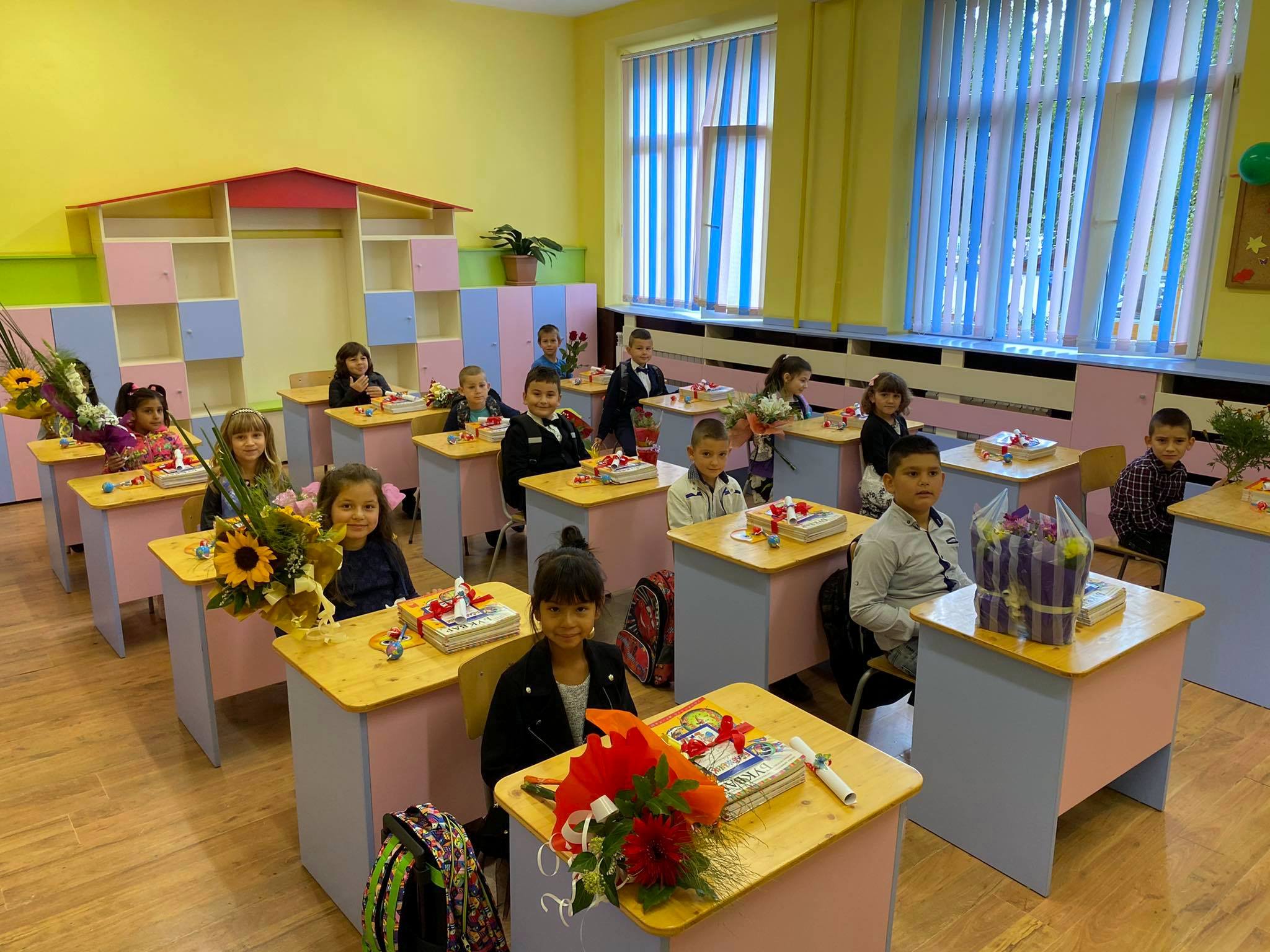 Още два класа под карантина от утре