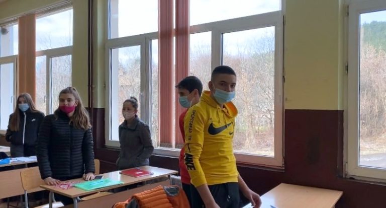 Извънредно: Карантинираха още два класа заради Covid-19