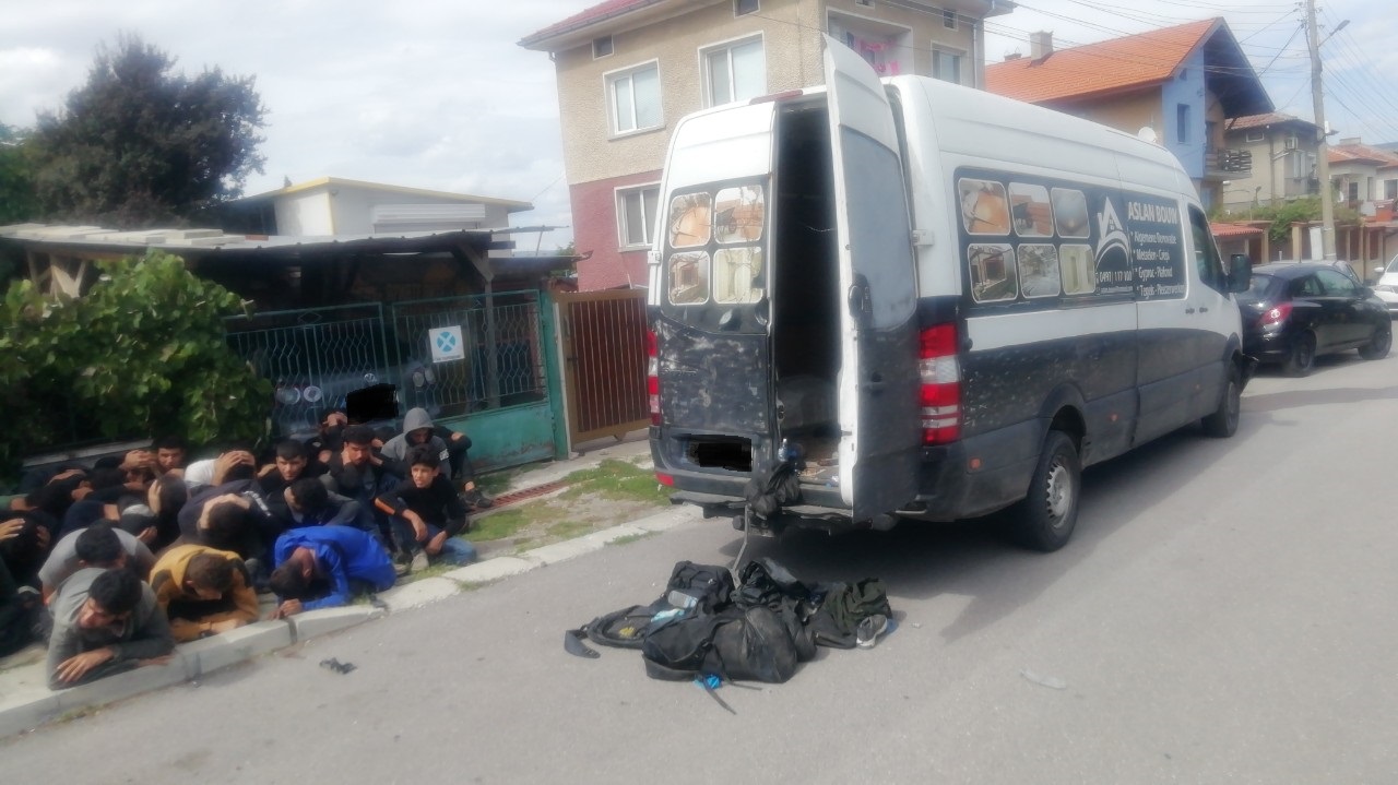 Бежанци препълниха полицейския участък в Годеч