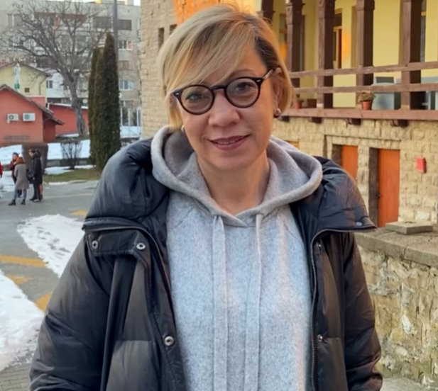 Технически причини отмениха спектакъла „Урок по български“ на театър „Българска армия“ в Годеч (ВИДЕО)