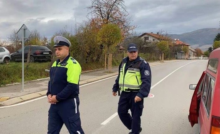 Само в „Актуален глас“: Поредна бясна гонка с мигранти в Годеч, шофьорът избяга (СНИМКА)