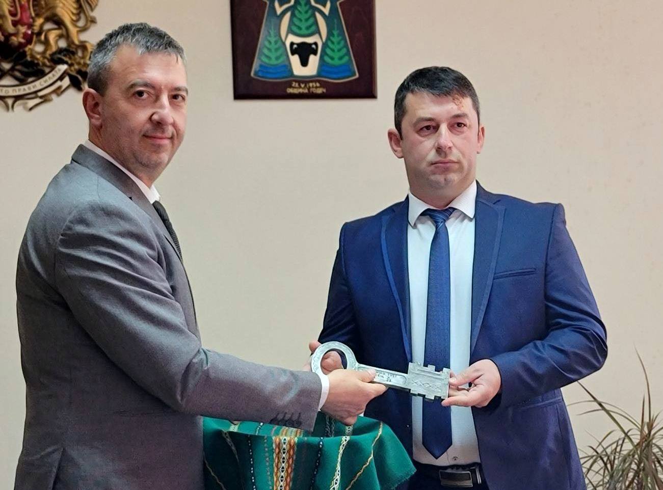 Властта в Годеч се закле! (СНИМКИ)