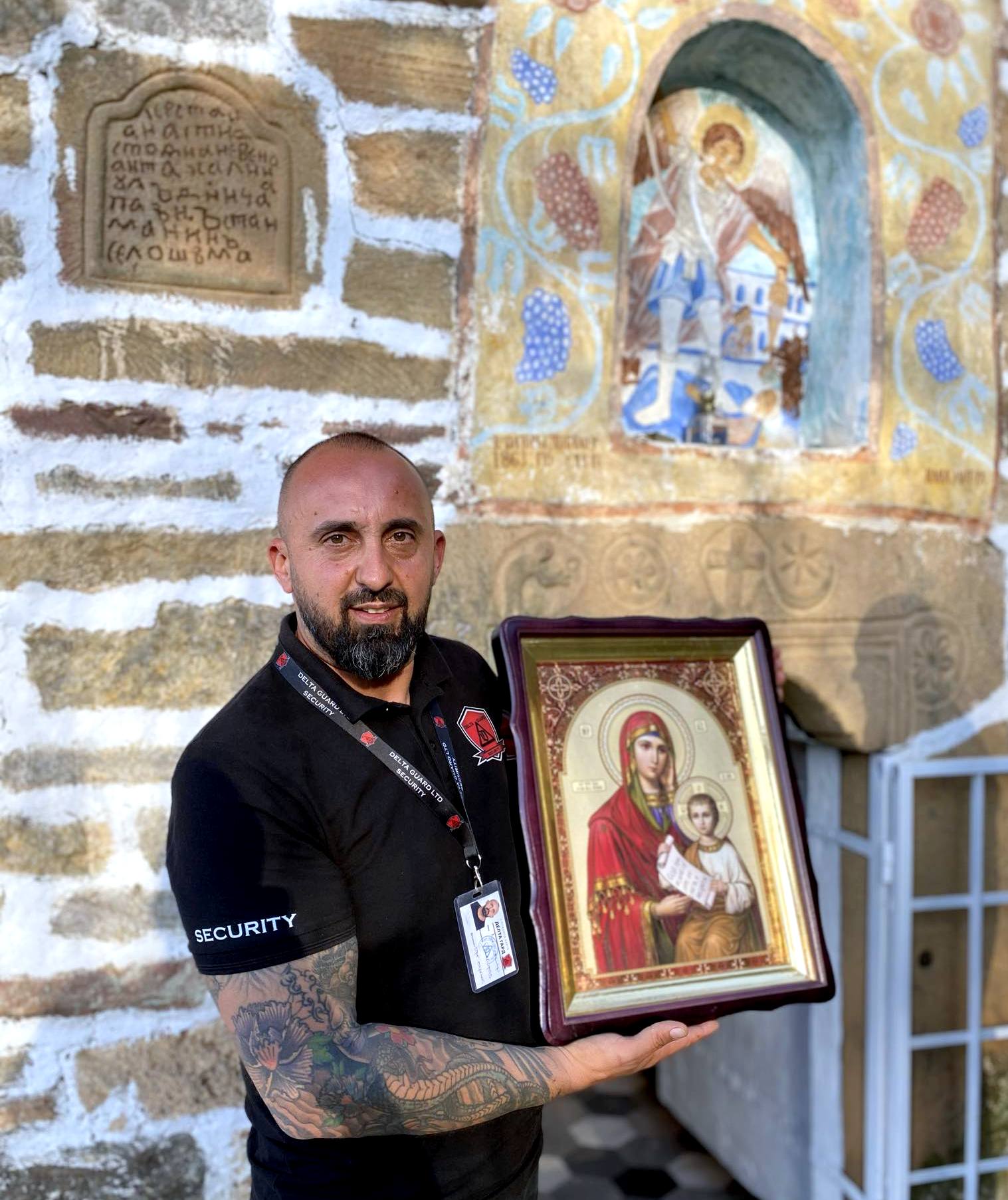 В знак на благодарност: Дариха икона на Света Богородица на Любомир Григоров от „Делта Гард“
