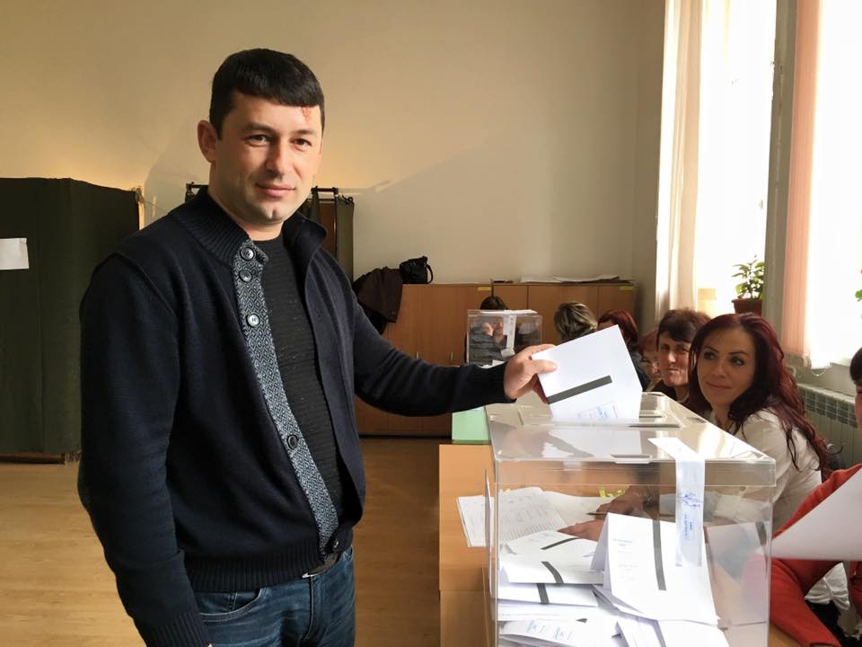 Кметът Радослав Асенов упражни правото си на глас – Актуален глас
